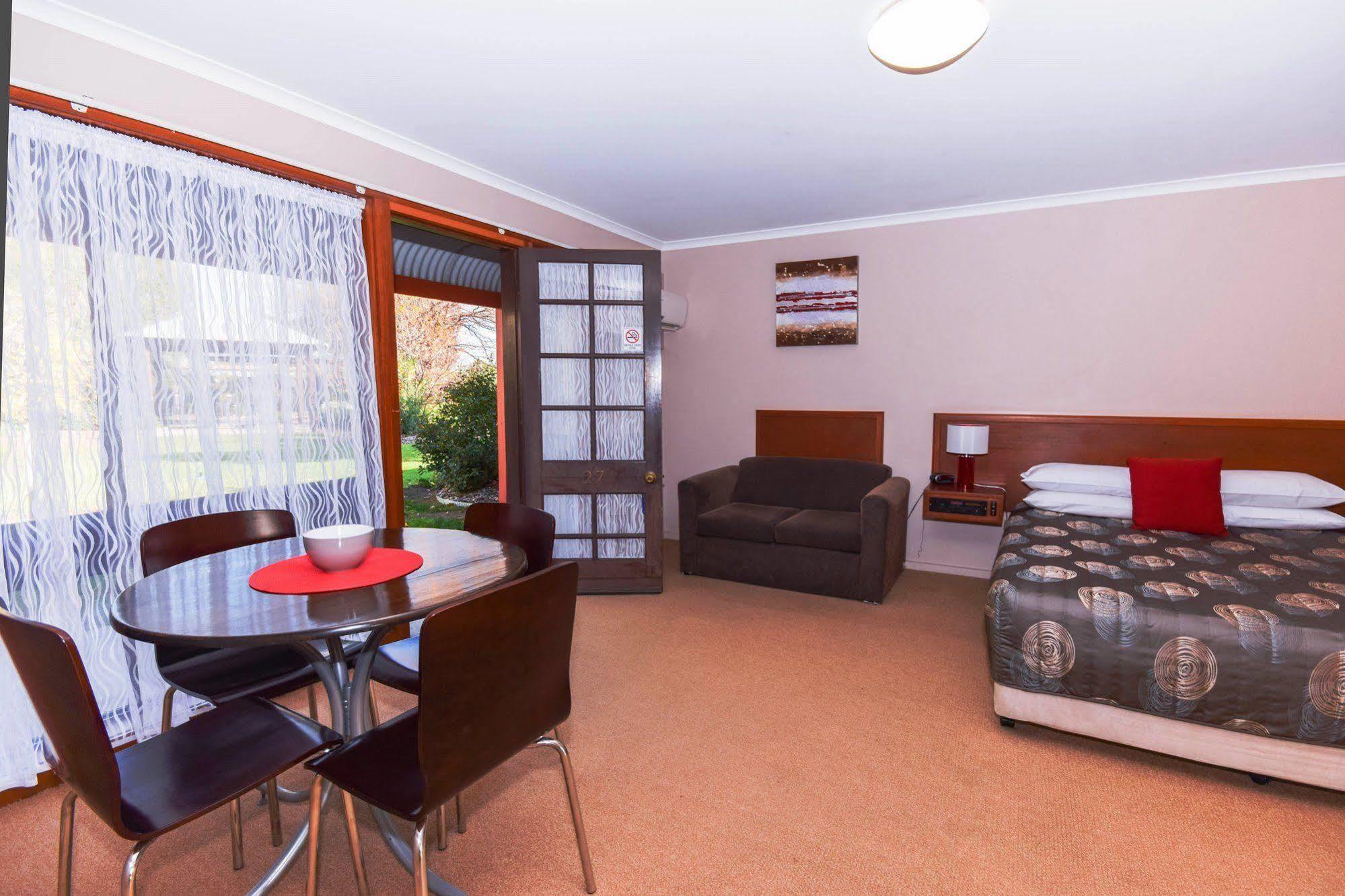 מואמה River Country Inn (Adults Only) מראה חיצוני תמונה