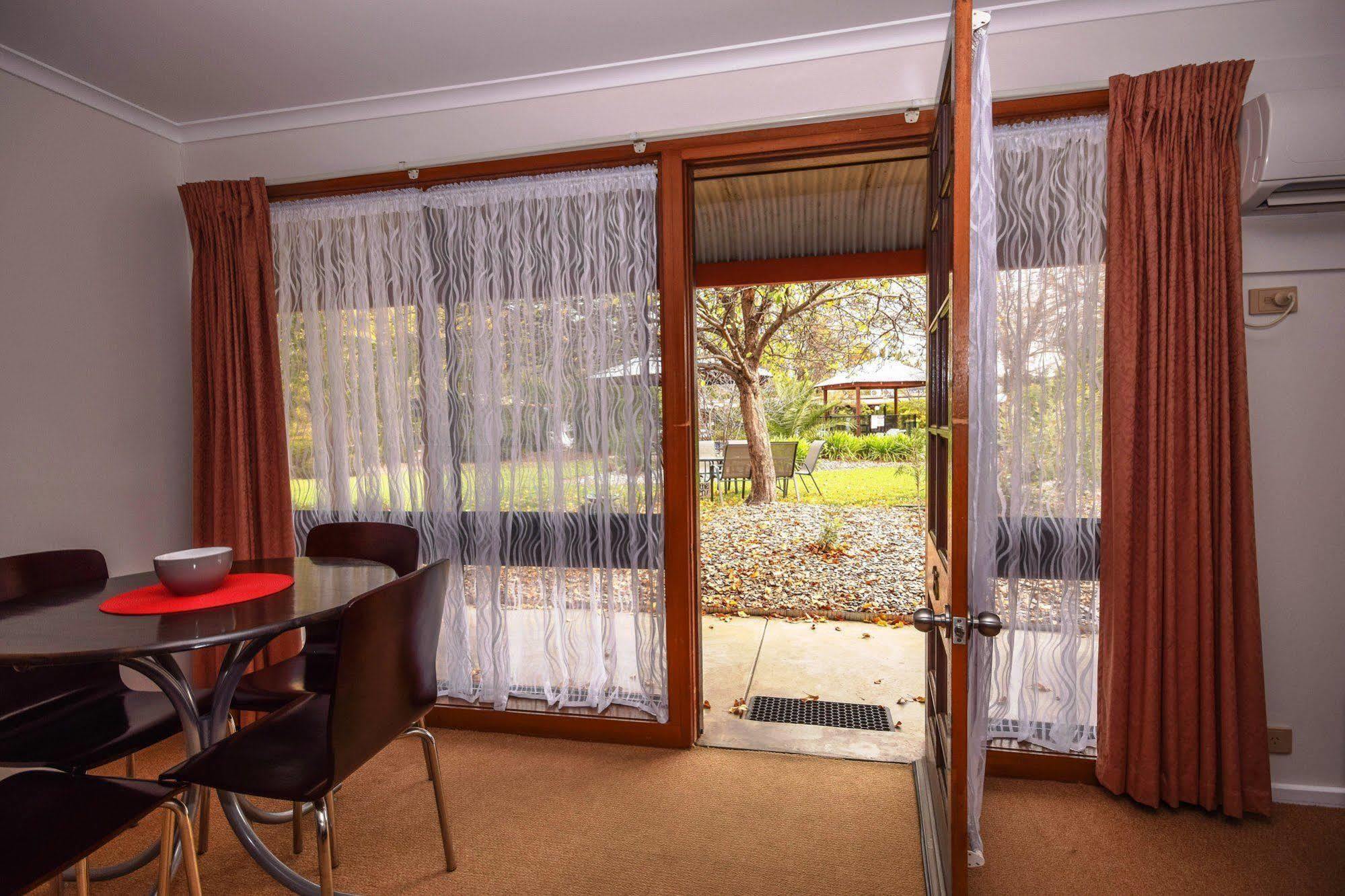 מואמה River Country Inn (Adults Only) מראה חיצוני תמונה